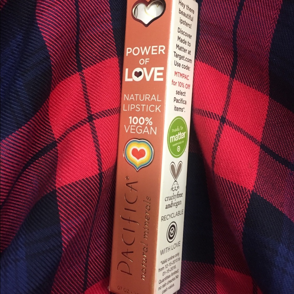 PACIFICA natural minerals Lipstick